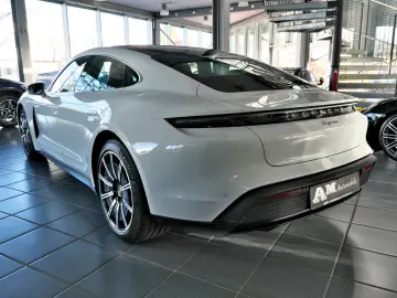 PORSCHE Taycan PerformancePlus Sport Design