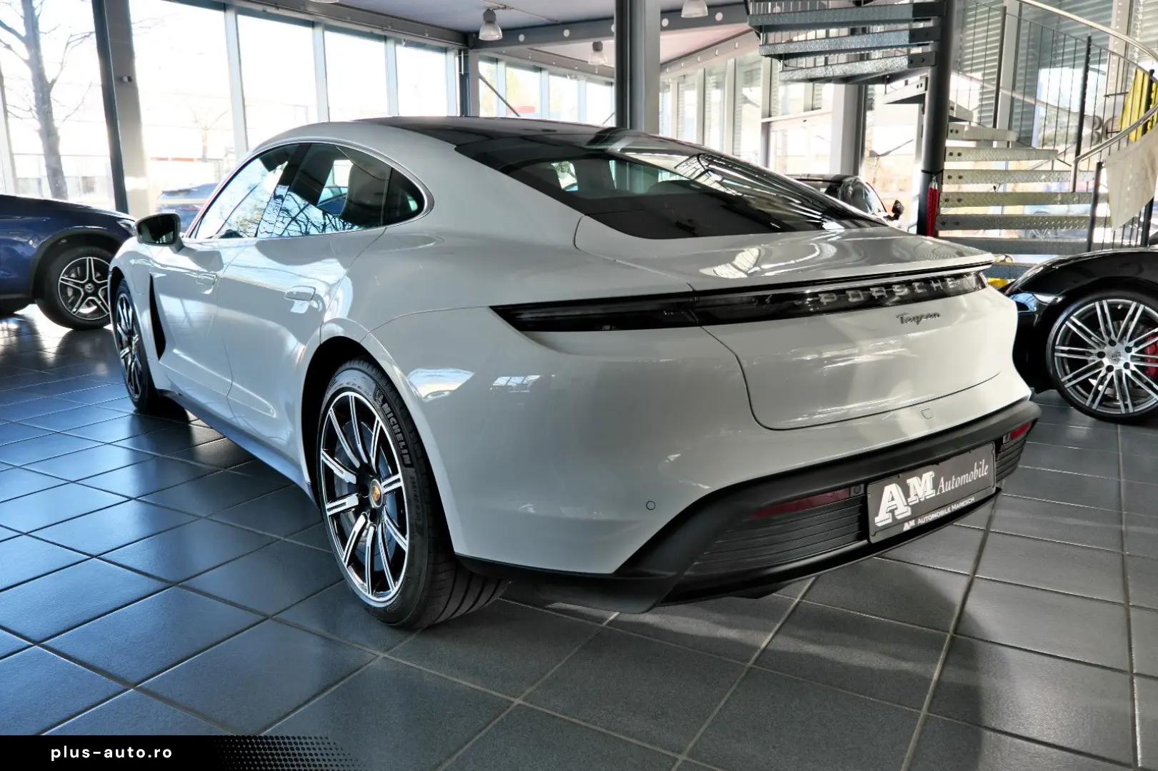 PORSCHE Taycan PerformancePlus Sport Design