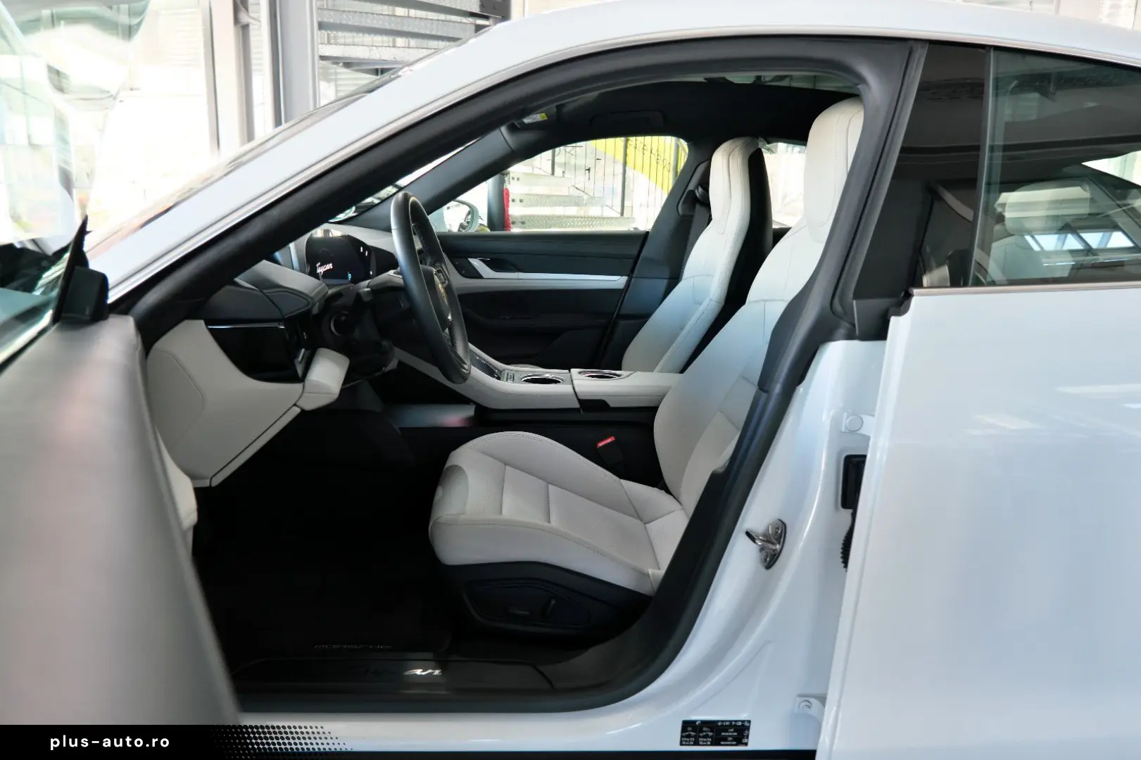 PORSCHE Taycan PerformancePlus Sport Design