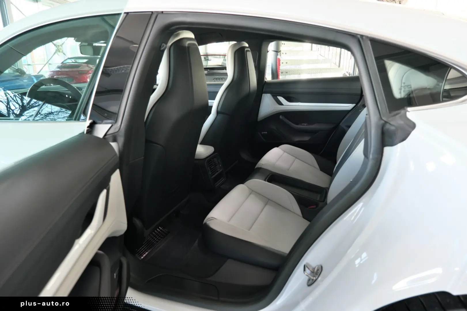 PORSCHE Taycan PerformancePlus Sport Design