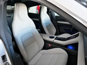 PORSCHE Taycan PerformancePlus Sport Design