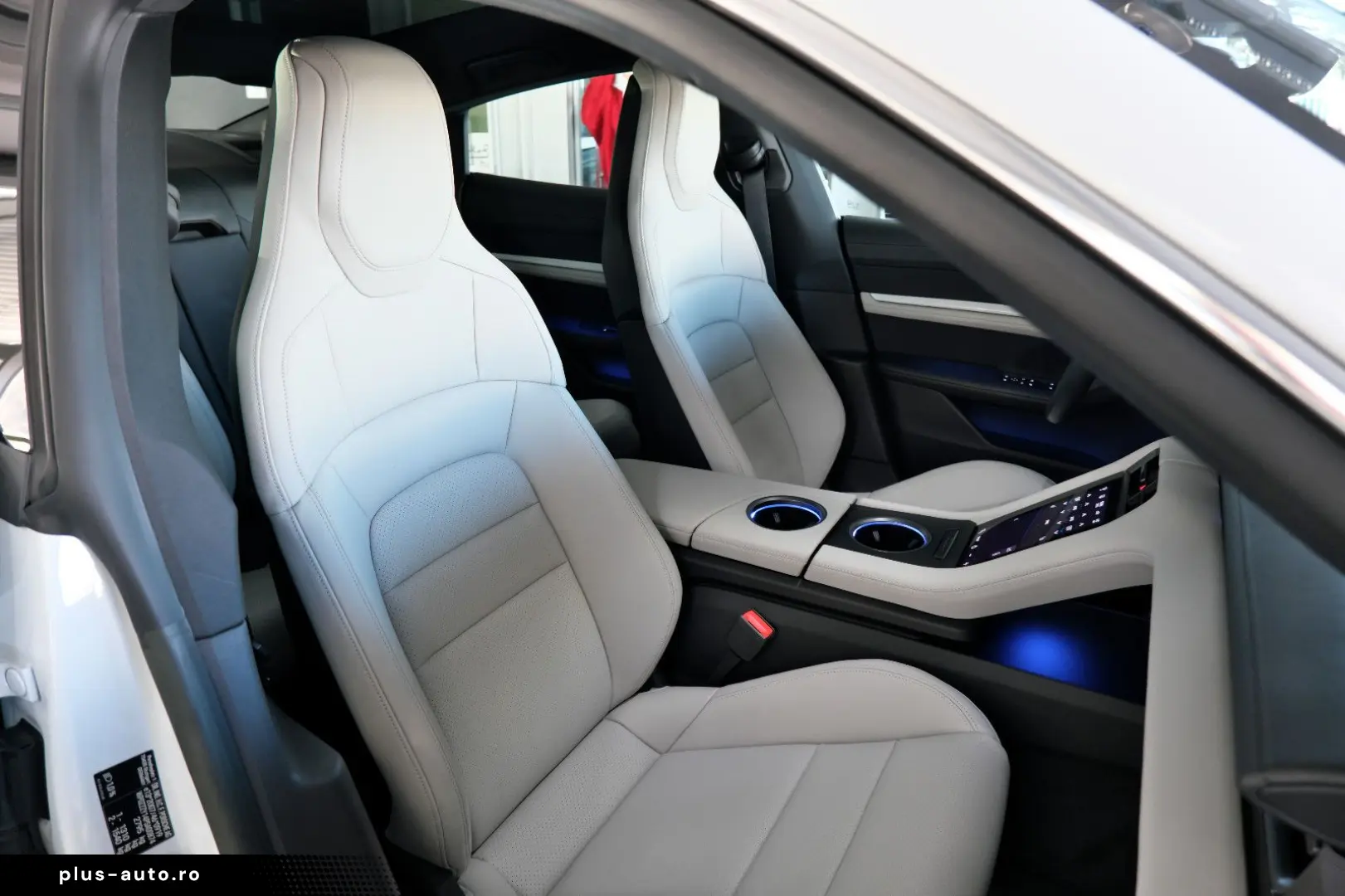 PORSCHE Taycan PerformancePlus Sport Design