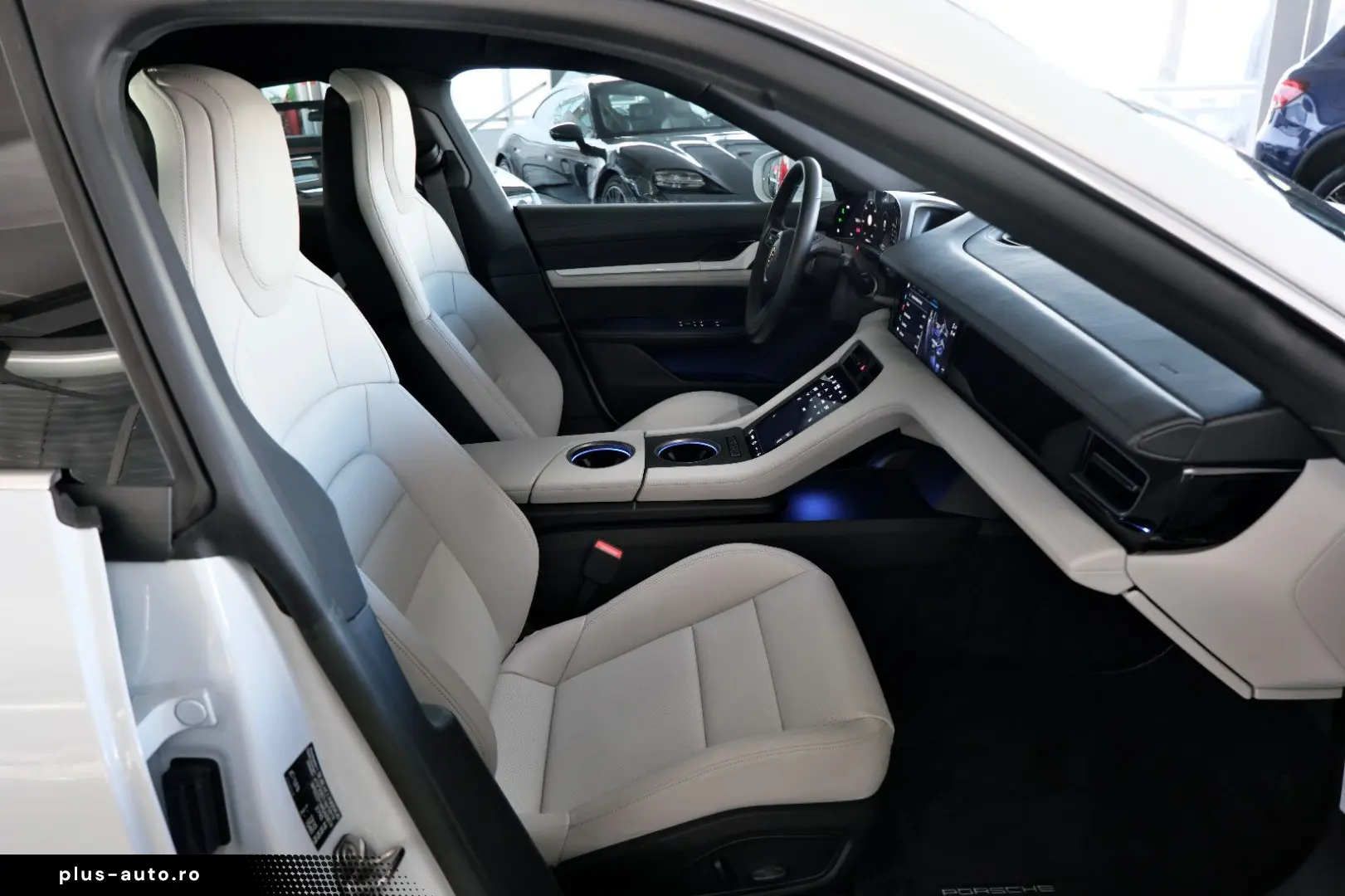 PORSCHE Taycan PerformancePlus Sport Design