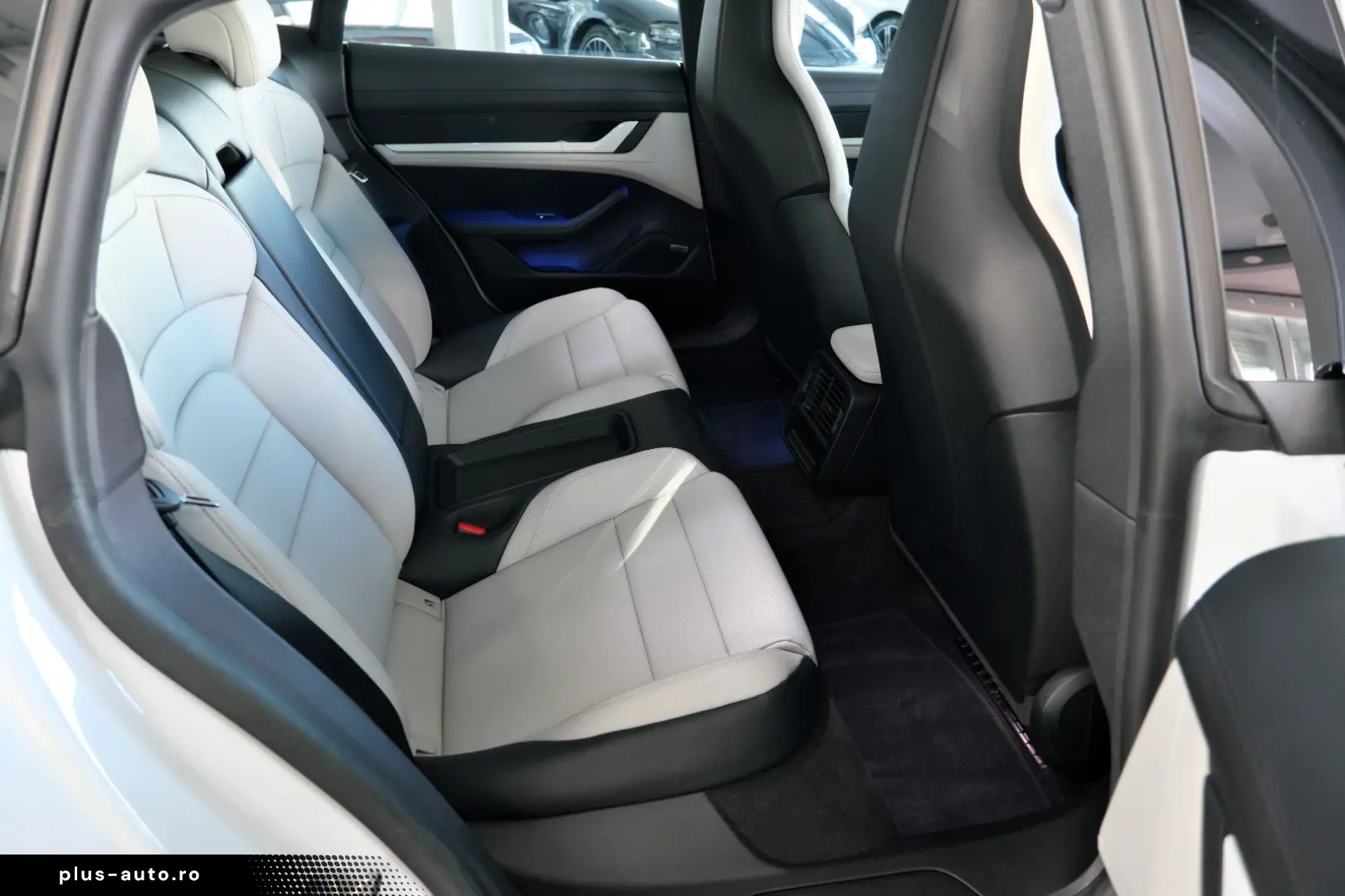 PORSCHE Taycan PerformancePlus Sport Design