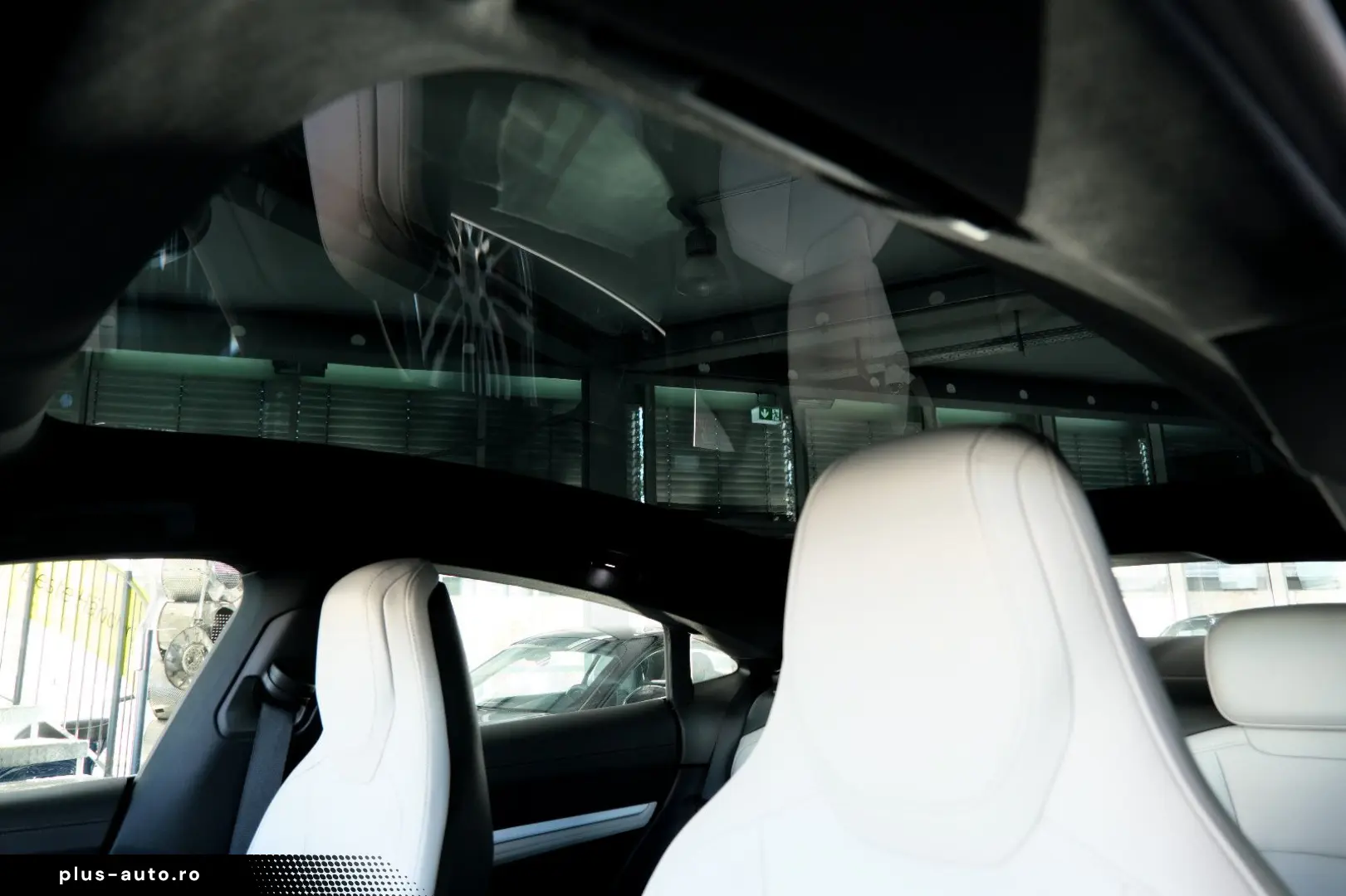 PORSCHE Taycan PerformancePlus Sport Design