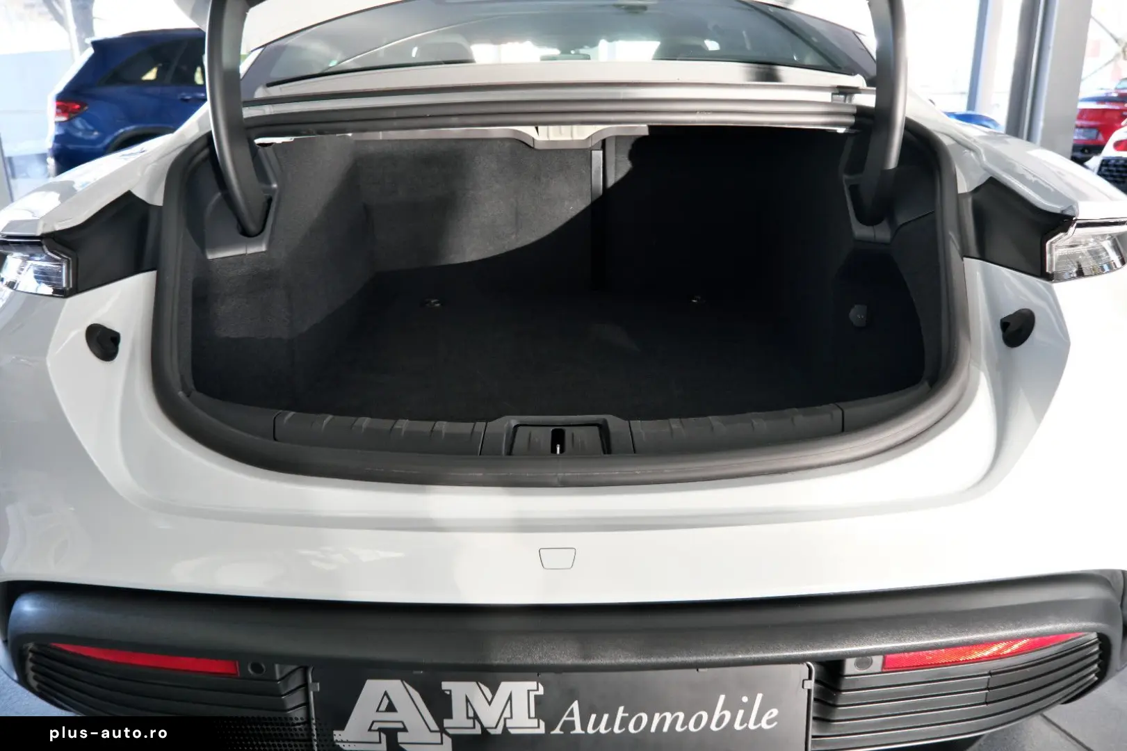 PORSCHE Taycan PerformancePlus Sport Design