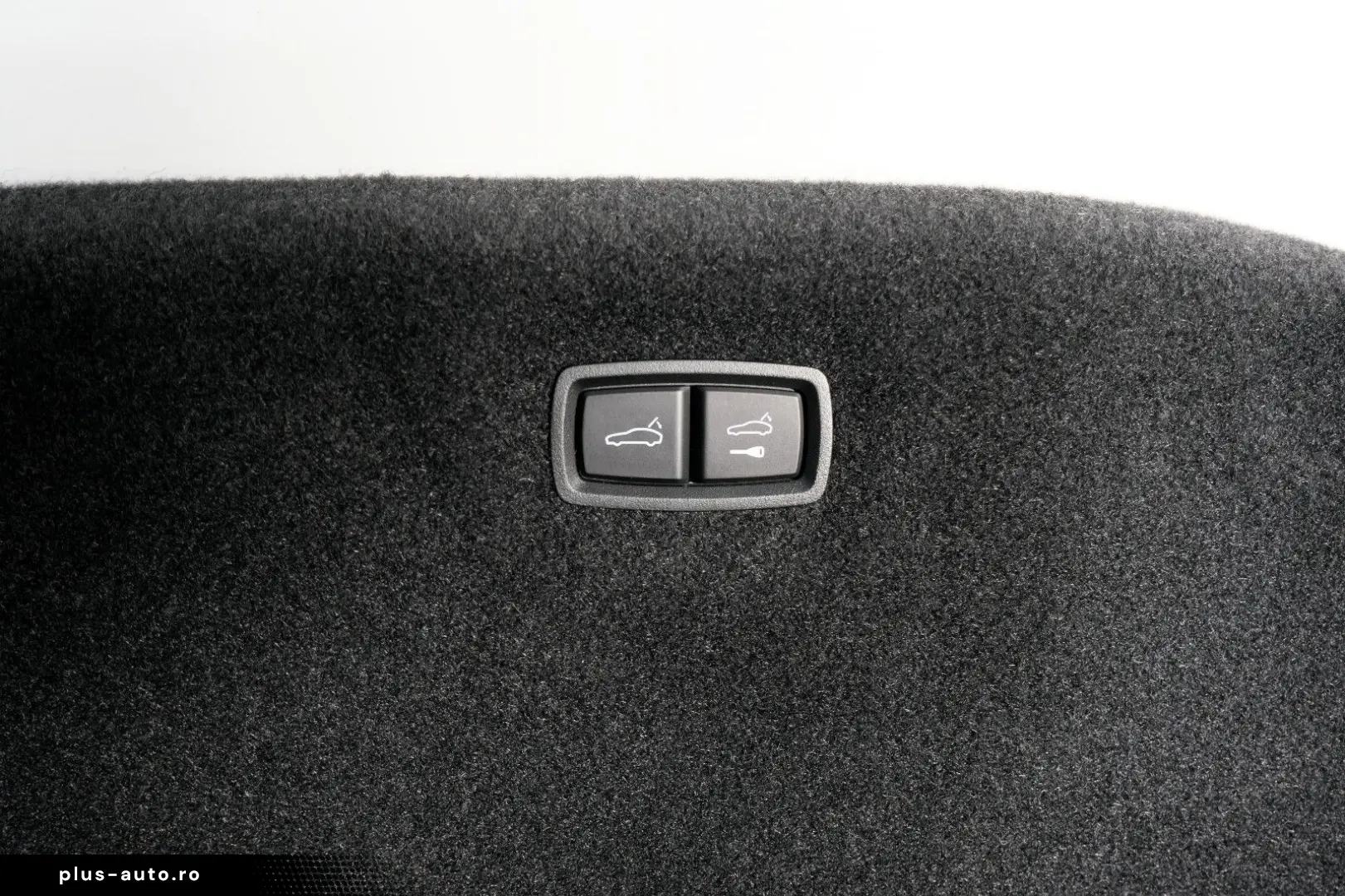 PORSCHE Taycan PerformancePlus Sport Design