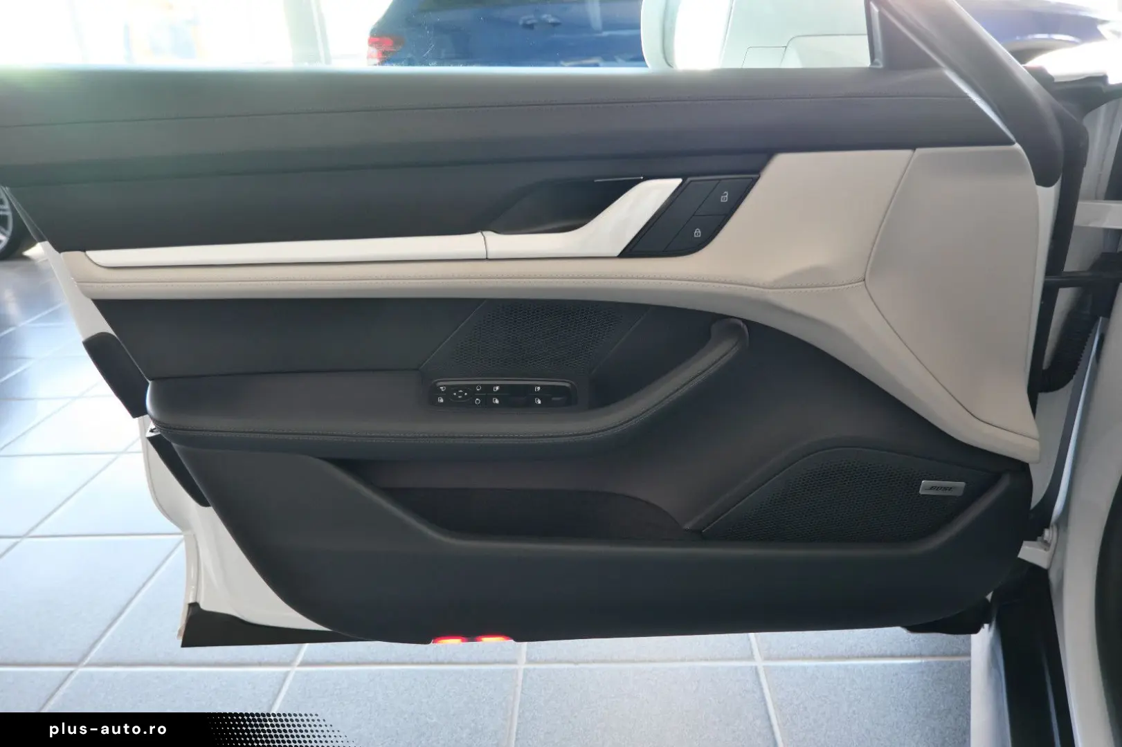 PORSCHE Taycan PerformancePlus Sport Design