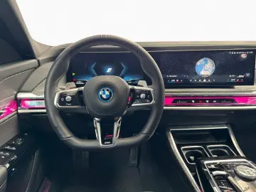 BMW 750e xDr M Sport ExLounge AutoTür Kristall SkyL