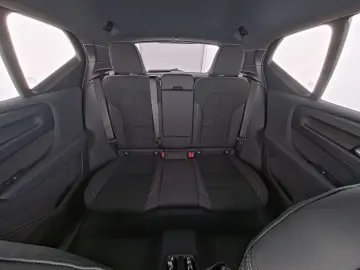 VOLVO XC40 Core 2WD Digitales Cockpit Soundsystem 360