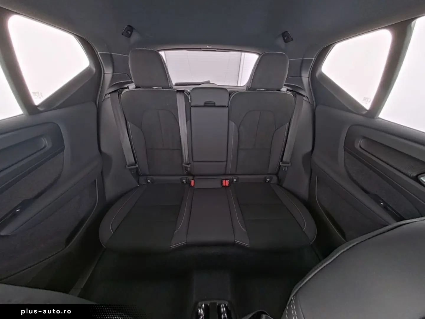VOLVO XC40 Core 2WD Digitales Cockpit Soundsystem 360