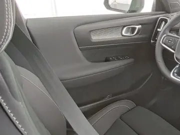 VOLVO XC40 Core 2WD Digitales Cockpit Soundsystem 360