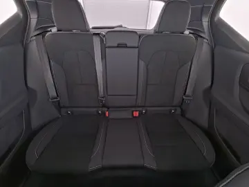 VOLVO XC40 Core 2WD Digitales Cockpit Soundsystem 360