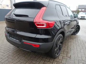 VOLVO XC40 Black Edition Plus B3 Pano H&K AHK 360