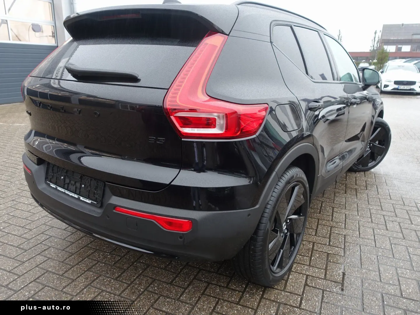 VOLVO XC40 Black Edition Plus B3 Pano H&K AHK 360