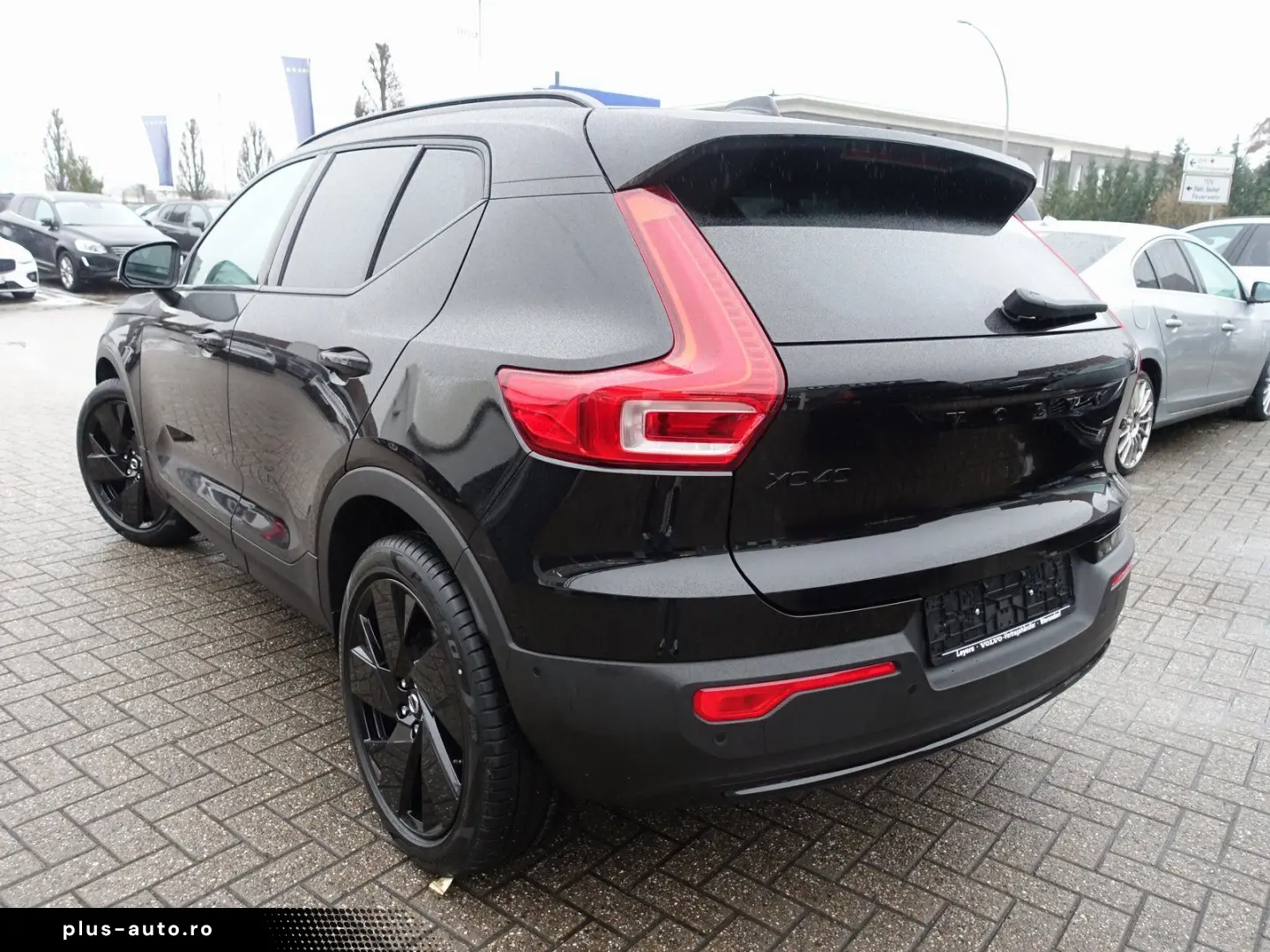 VOLVO XC40 Black Edition Plus B3 Pano H&K AHK 360