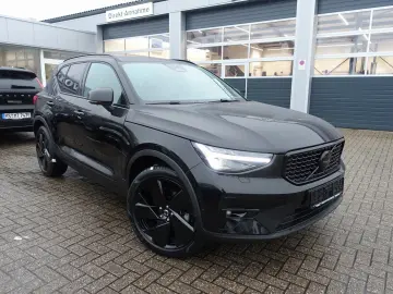 VOLVO XC40 Black Edition Plus B3 Pano H&K AHK 360