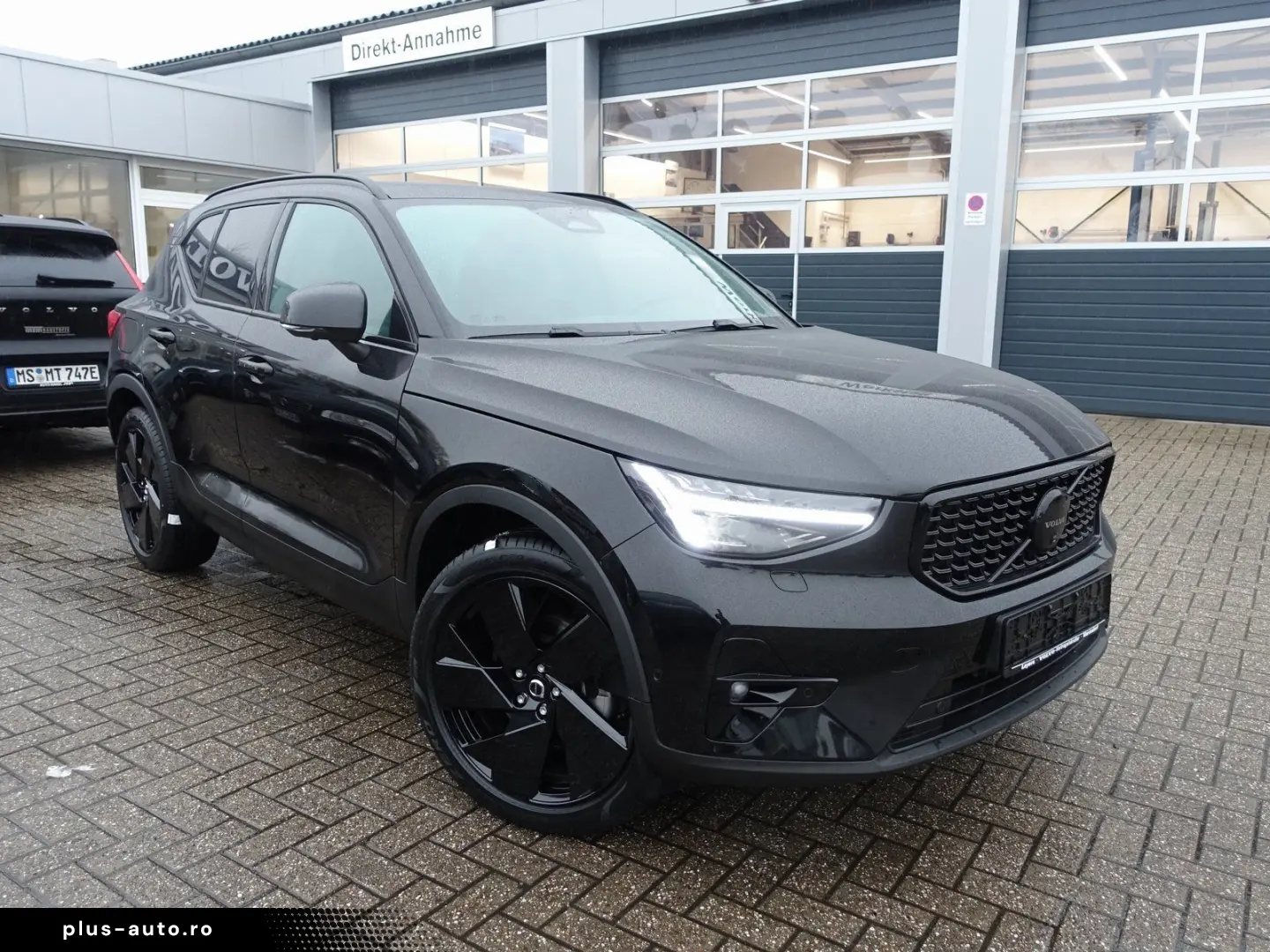 VOLVO XC40 Black Edition Plus B3 Pano H&K AHK 360