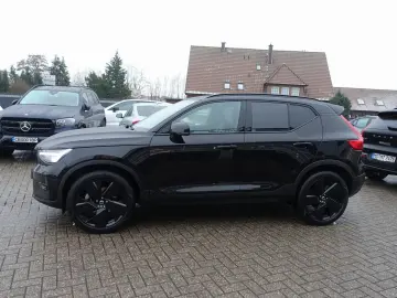 VOLVO XC40 Black Edition Plus B3 Pano H&K AHK 360