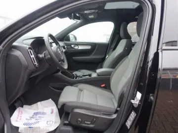 VOLVO XC40 Black Edition Plus B3 Pano H&K AHK 360