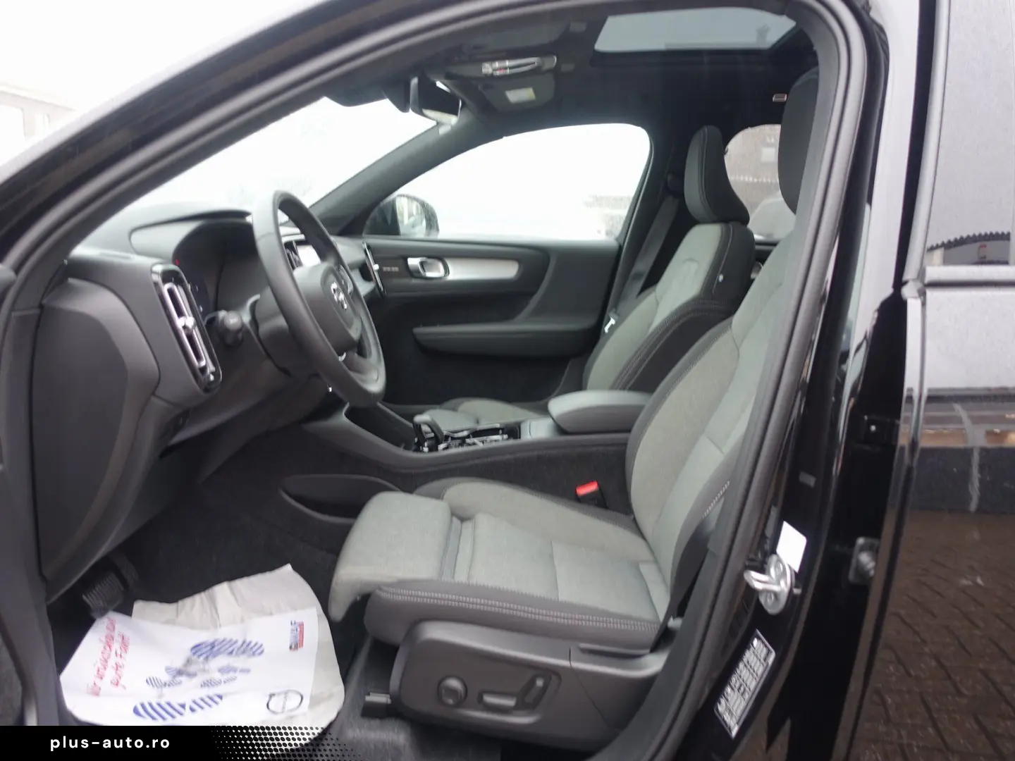 VOLVO XC40 Black Edition Plus B3 Pano H&K AHK 360