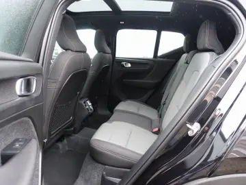 VOLVO XC40 Black Edition Plus B3 Pano H&K AHK 360