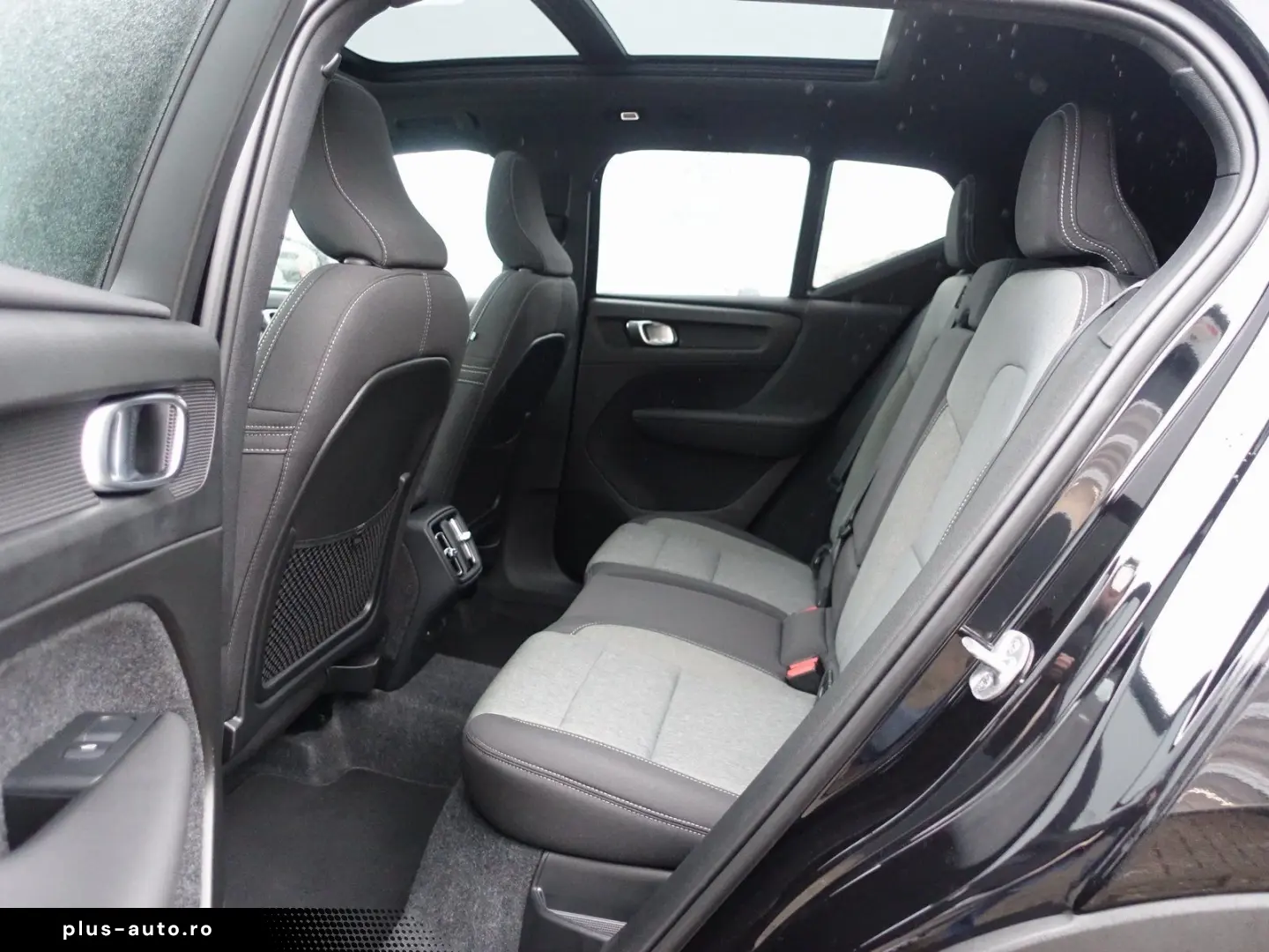 VOLVO XC40 Black Edition Plus B3 Pano H&K AHK 360