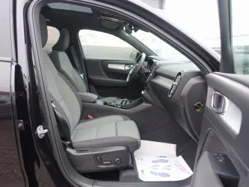 VOLVO XC40 Black Edition Plus B3 Pano H&K AHK 360