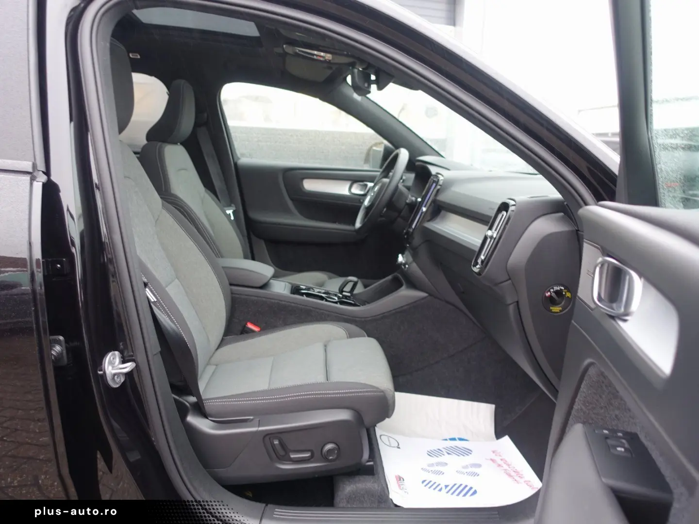 VOLVO XC40 Black Edition Plus B3 Pano H&K AHK 360