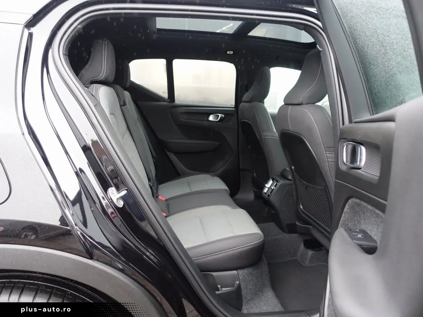 VOLVO XC40 Black Edition Plus B3 Pano H&K AHK 360