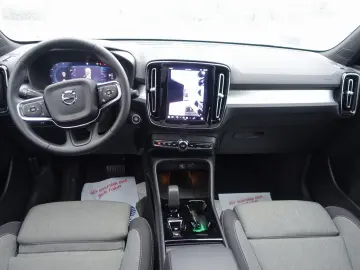 VOLVO XC40 Black Edition Plus B3 Pano H&K AHK 360