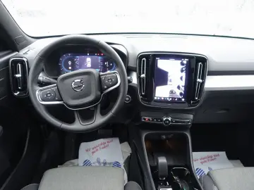 VOLVO XC40 Black Edition Plus B3 Pano H&K AHK 360