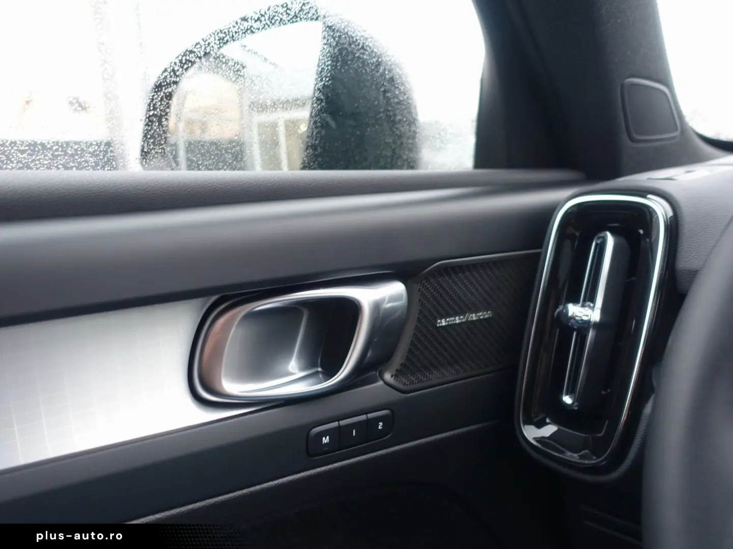 VOLVO XC40 Black Edition Plus B3 Pano H&K AHK 360