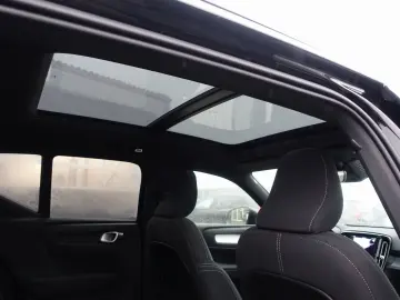 VOLVO XC40 Black Edition Plus B3 Pano H&K AHK 360