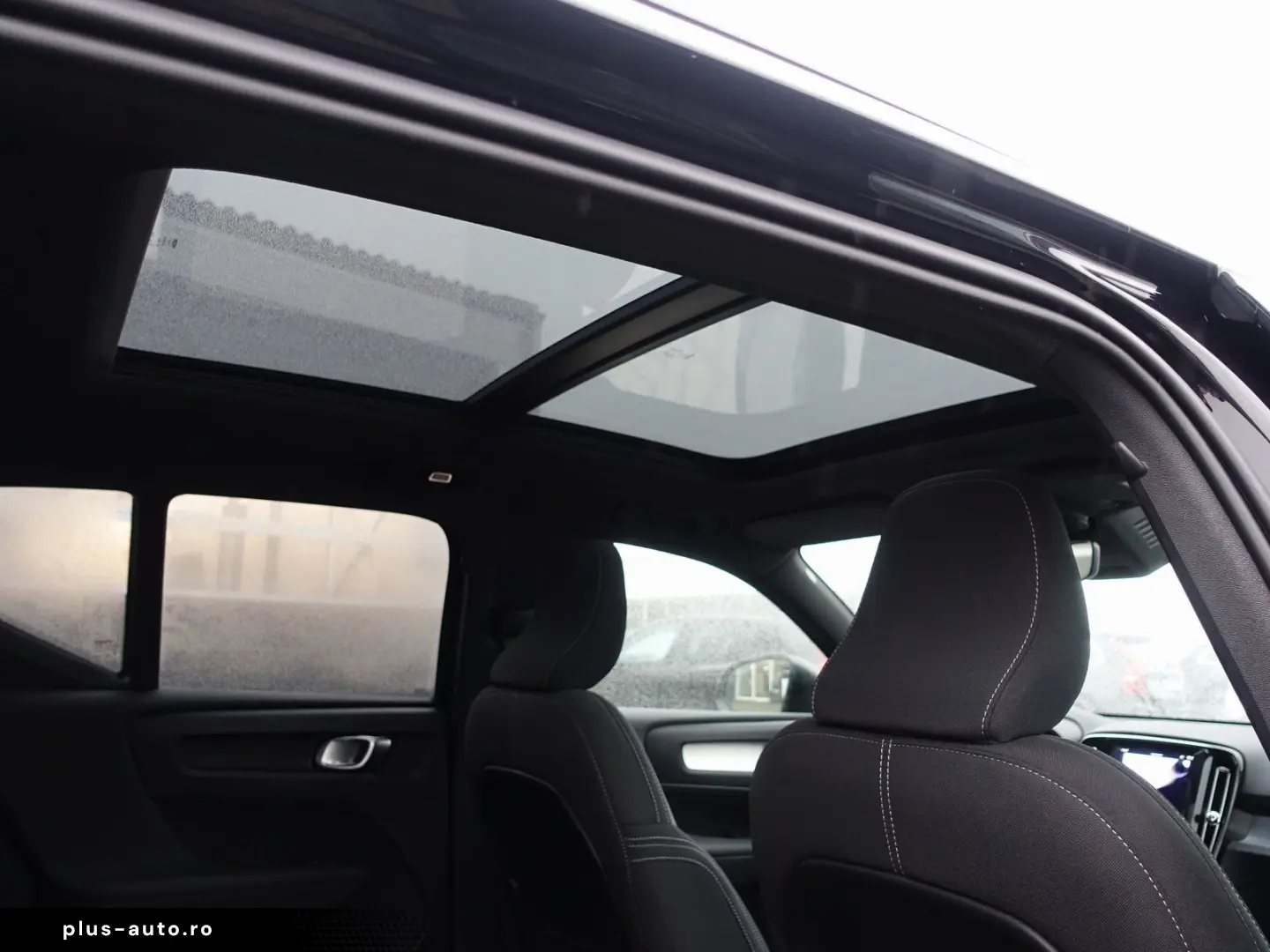 VOLVO XC40 Black Edition Plus B3 Pano H&K AHK 360