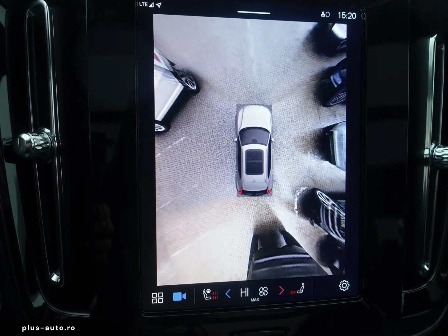 VOLVO XC40 Black Edition Plus B3 Pano H&K AHK 360