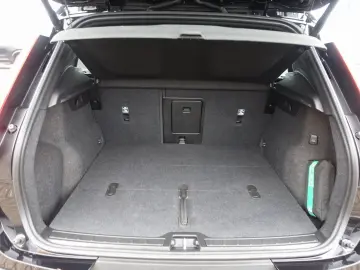 VOLVO XC40 Black Edition Plus B3 Pano H&K AHK 360