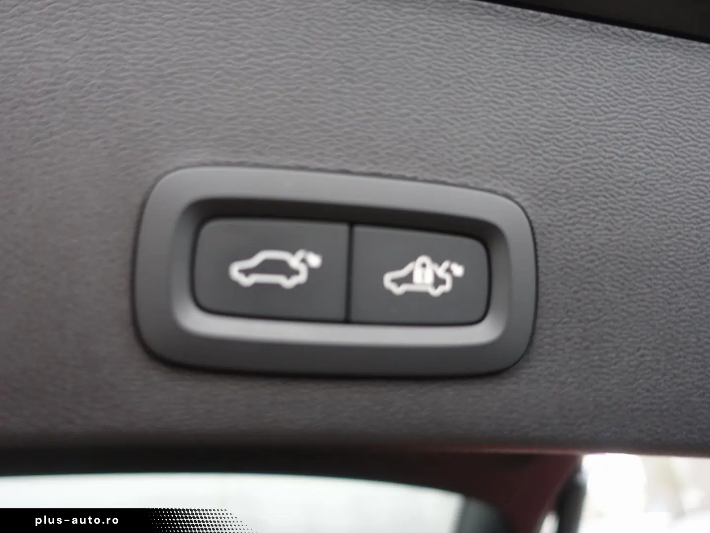 VOLVO XC40 Black Edition Plus B3 Pano H&K AHK 360