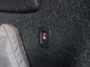 VOLVO XC40 Black Edition Plus B3 Pano H&K AHK 360