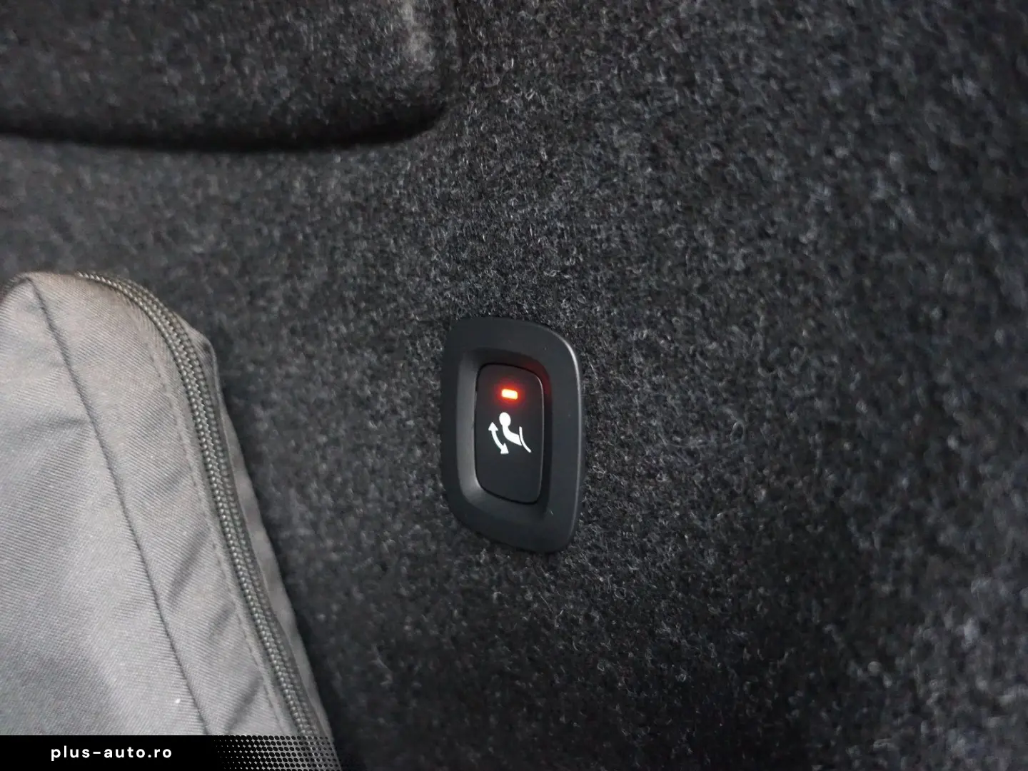 VOLVO XC40 Black Edition Plus B3 Pano H&K AHK 360