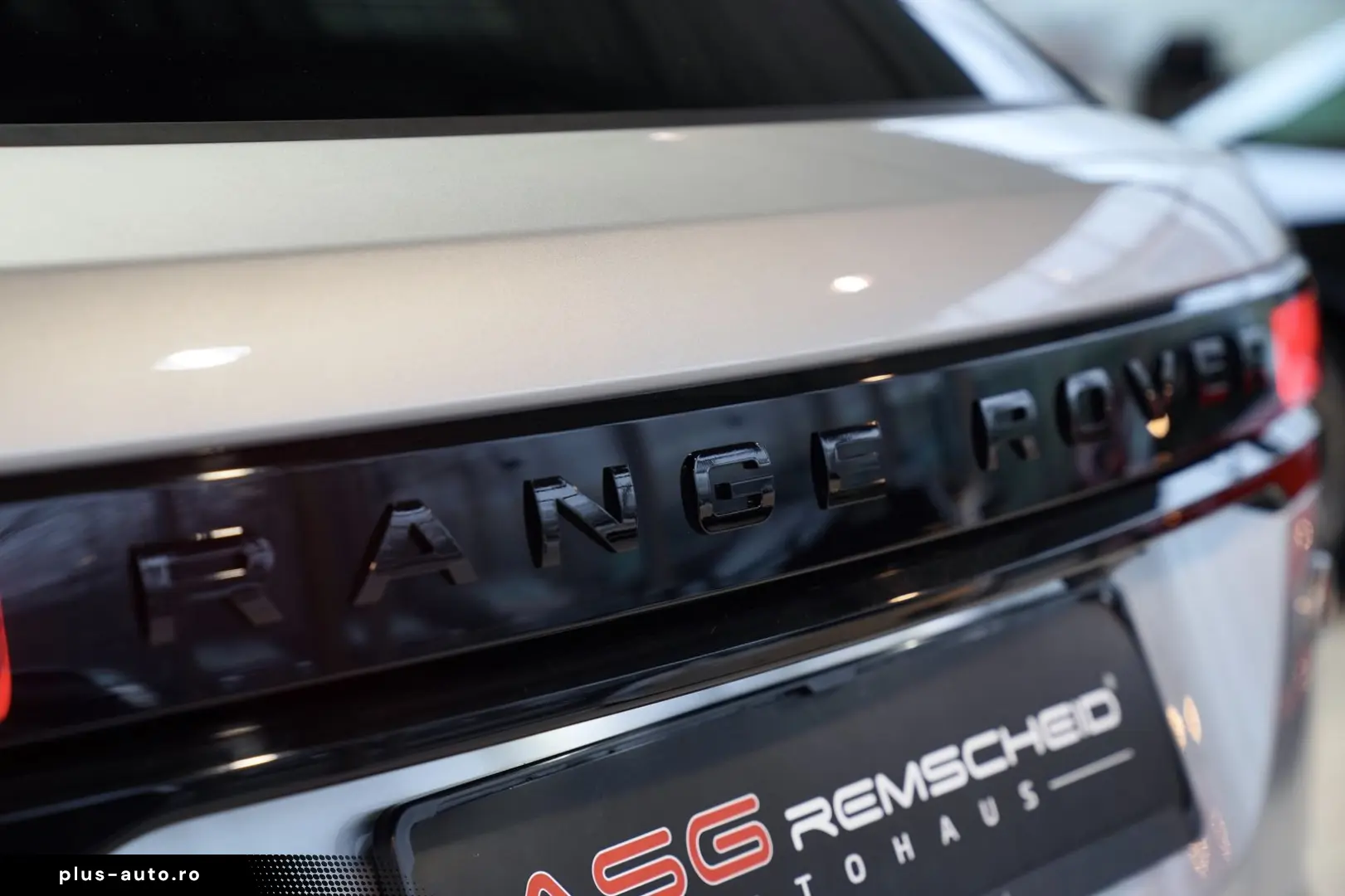 LAND ROVER Range Rover Velar R-Dynamic SE D300  1.H  22