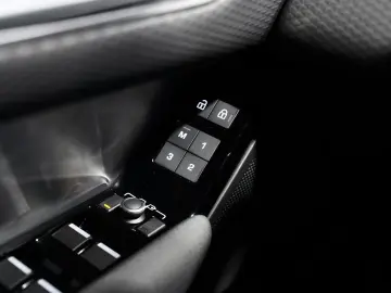 LAND ROVER Range Rover Velar R-Dynamic SE D300  1.H  22