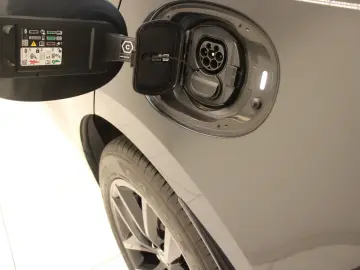 LAND ROVER Range Rover Velar P400e Hybrid Dynamic SE AHK HU