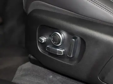 LAND ROVER Range Rover Velar DYNAMIC HSE P400e   Massage-Si