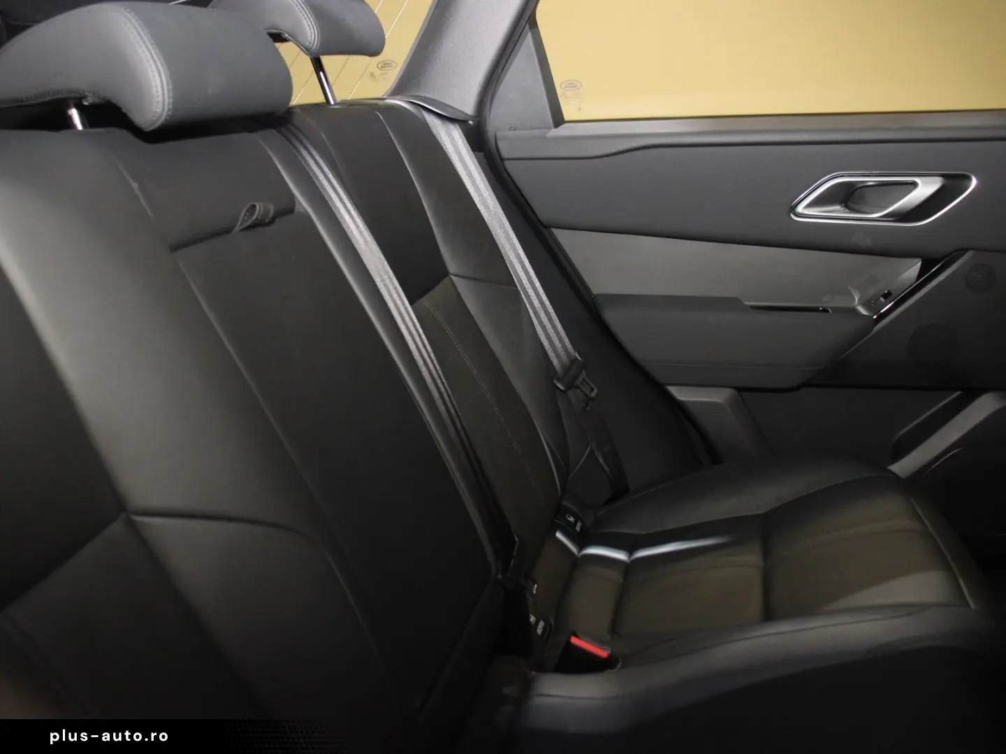 LAND ROVER Range Rover Velar D300 Dynamic SE AHK pano Black