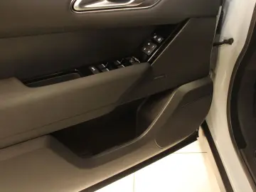 LAND ROVER Range Rover Velar D300 Dynamic SE AHK pano Black