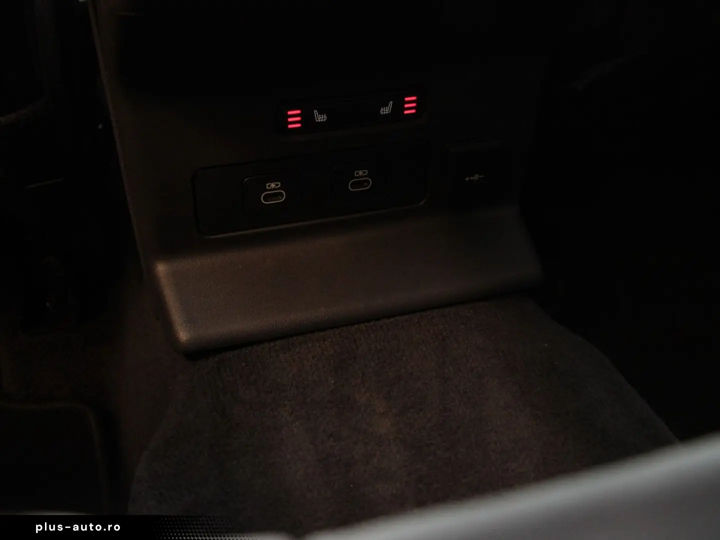 LAND ROVER Range Rover Velar D300 Dynamic SE AHK pano Black