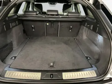 LAND ROVER Range Rover Velar D200 Dynamic SE