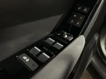 LAND ROVER Range Rover Velar D200 Dynamic SE