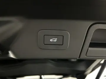 LAND ROVER Range Rover Velar D200 Dynamic SE